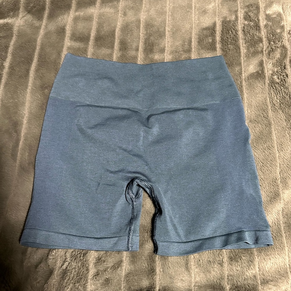 Alphalete amplify shorts 4.5” inseam